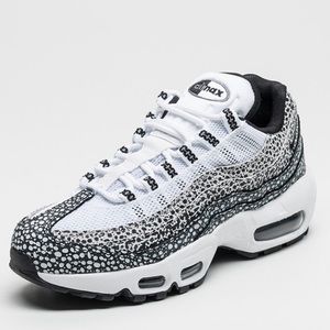 Black and white nike air max 95